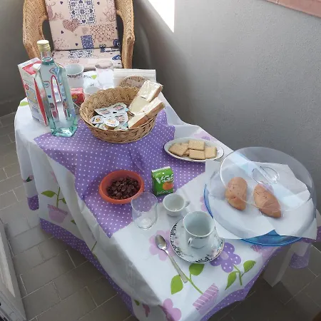 Con Prima Colazione Servita קסטלבאטה